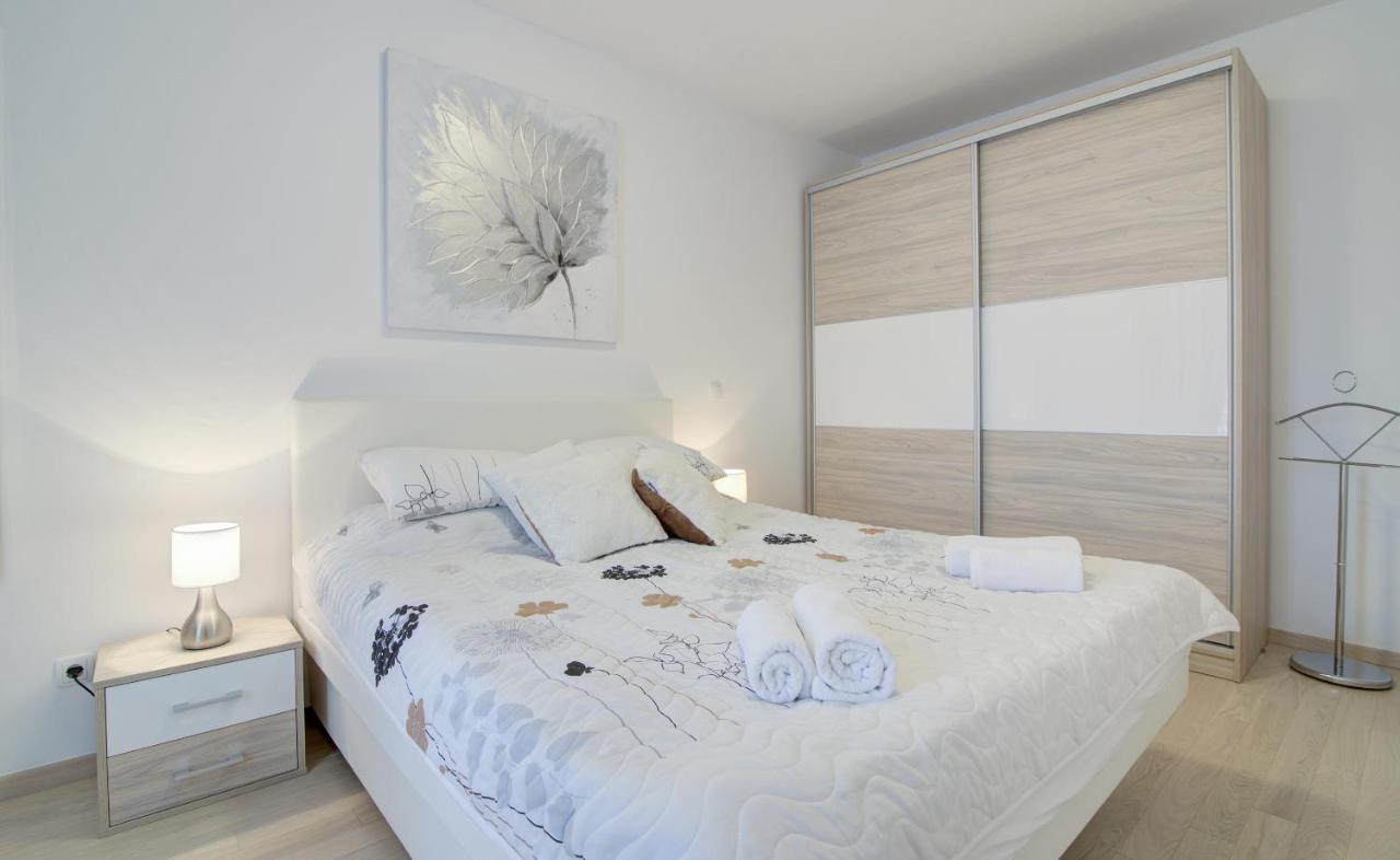 Apartments Luka - Villa Sunce Сен Екстериор снимка
